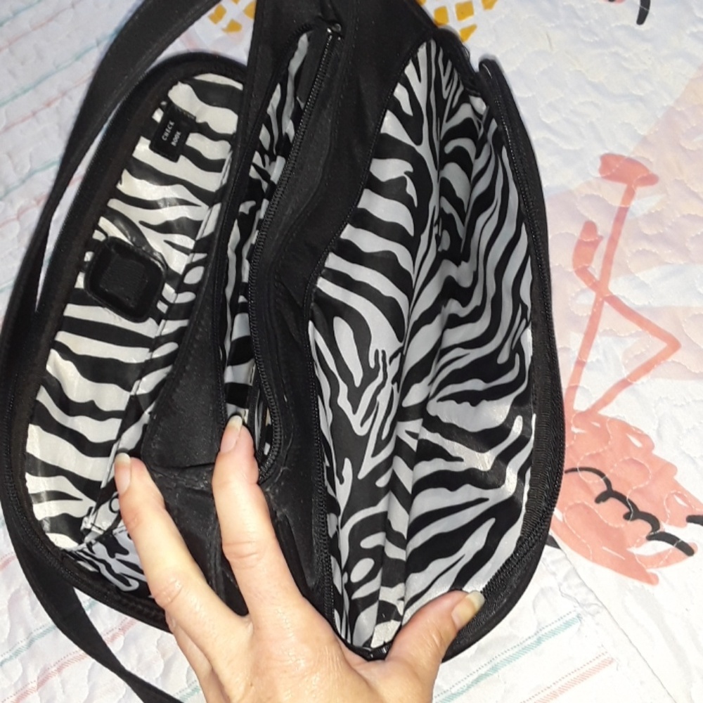 Classic black purse with tons of pockets - Picture 4 of 6